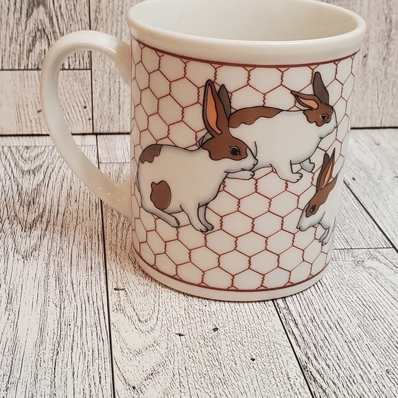 Vintage Takahashi Chicken /Bunnies Farm Kitchen Porcelain Mug Set of 2. - Picture 3 of 12